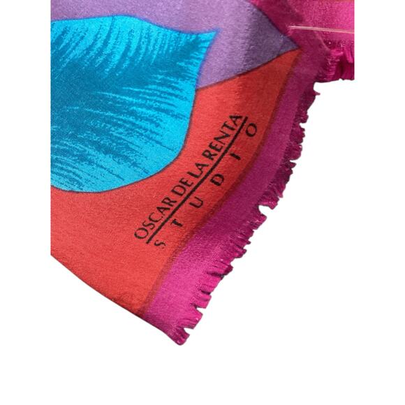 Oscar De La Renta Scarf Women’s One Size 100% Silk Rectangular Full Bloom Roses - Picture 2 of 4